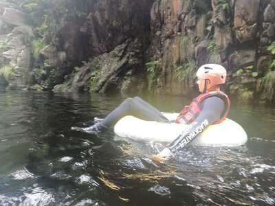 Sur une bouée dans la Storms River